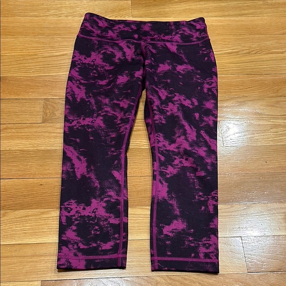 Lululemon Wunder Under Crop II Breezie Regal Plum Purple Black Tie-Dye size 6 - Picture 2 of 4